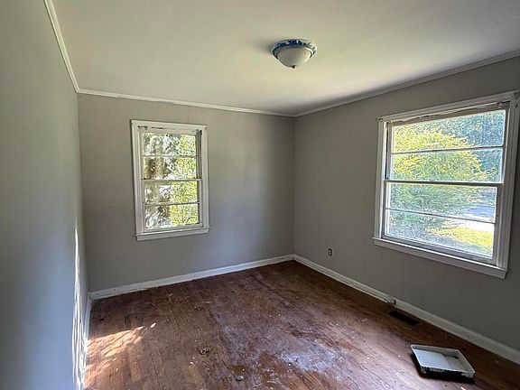 4th image of 800 Dixon Street