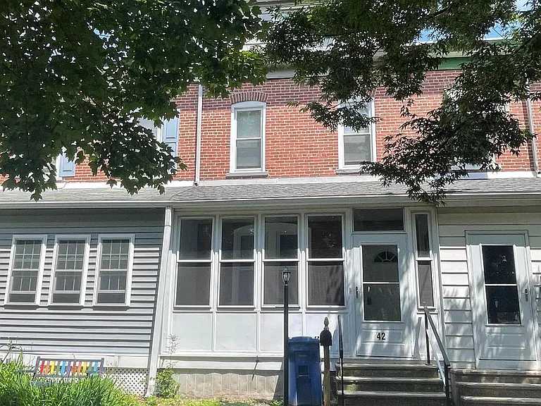 42 3rd Ave — Photo 1