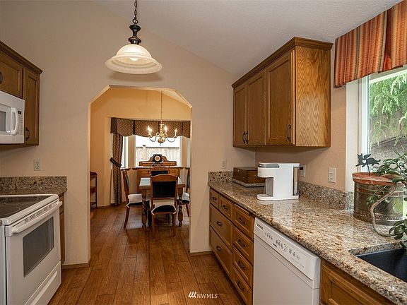 5th image of 3108 32nd Avenue Ct SE