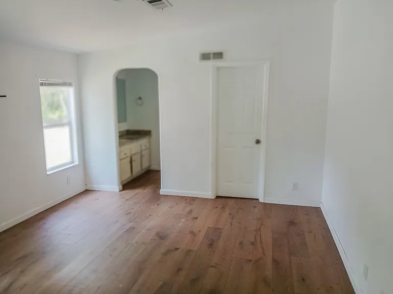 219 SW Churchill Way — Photo 9