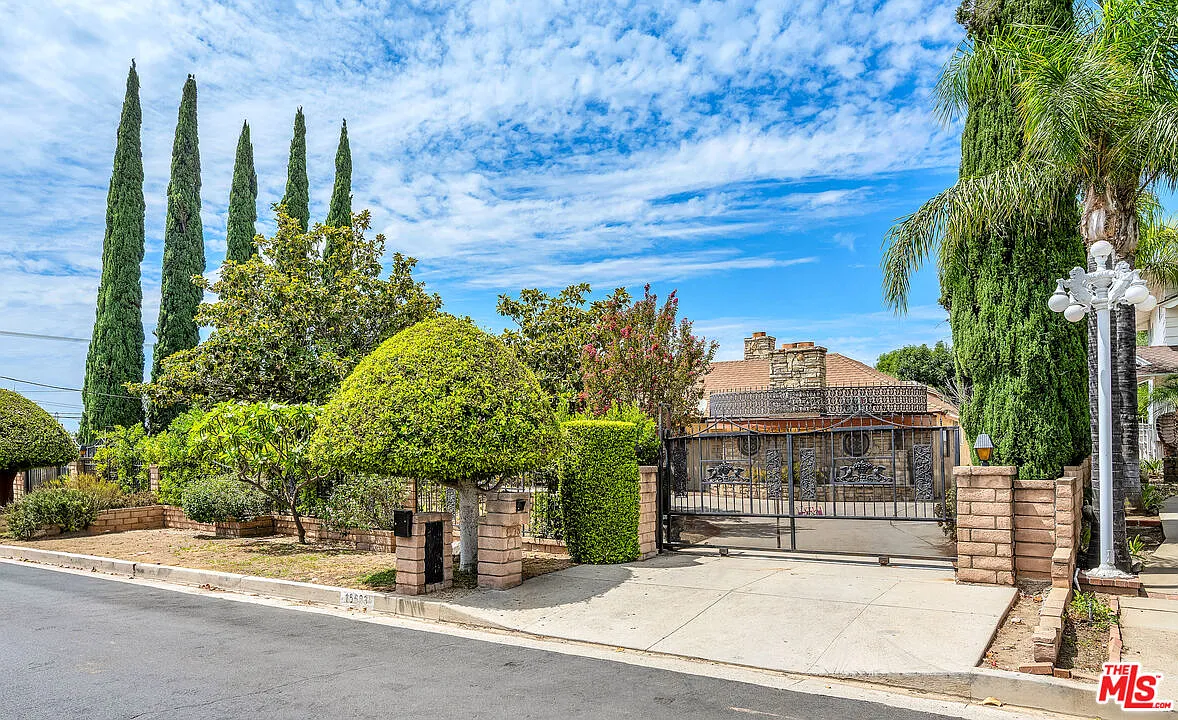 6 bed, 4.0 bath, 4026 sqft, $16,999 — Photo 1