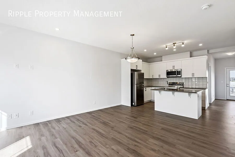 Fantastic 4 Beds/ 2.5 Baths House With Basement! — Photo 4