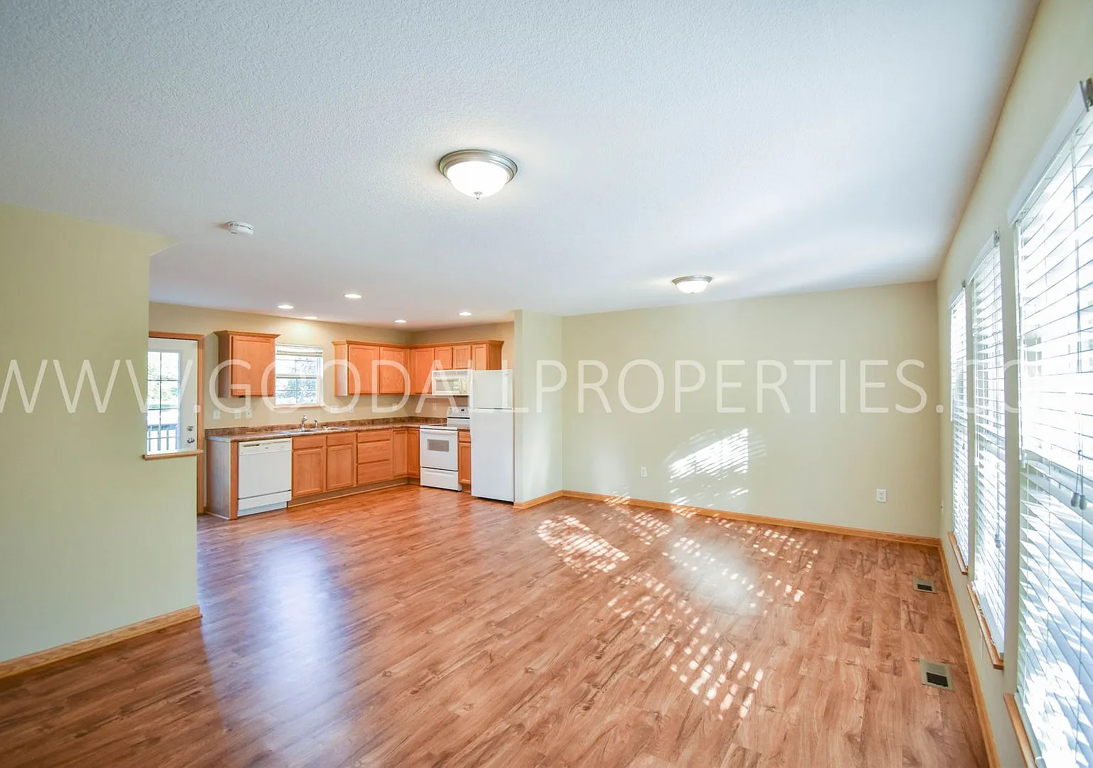 2-Bedroom, 2.5-Bath Townhome in Urbandale with Attached Garage! — Photo 4