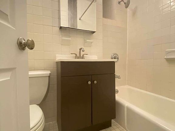 4th image of 416 E 74th St APT 5D