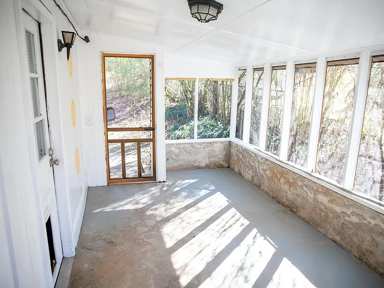 24 Barclay Dr — Photo 16