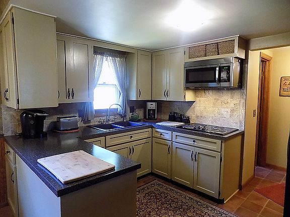 3rd image of 14440 Croswell St