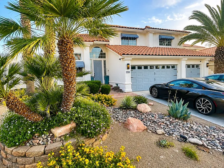 Private Gated loop, perfect for walking.