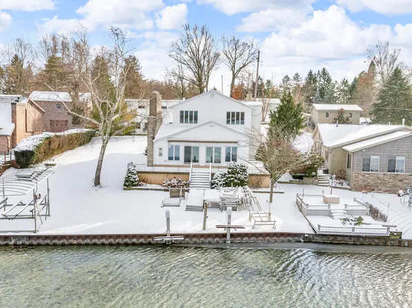 142 Cottage Dr, Horton, MI 49246