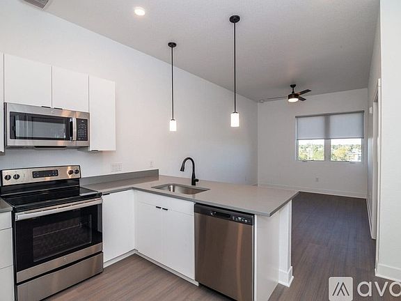 4th image of 1587 N Hooker St #201