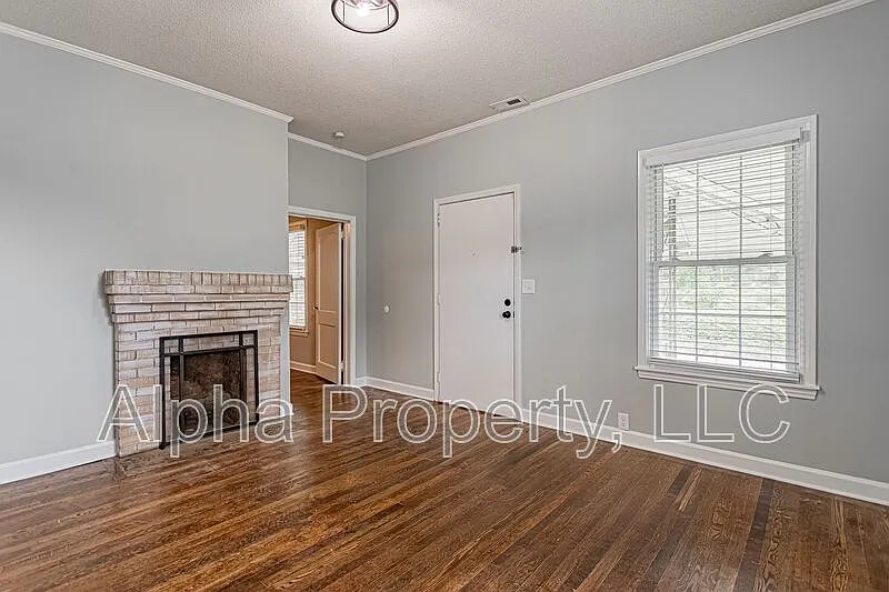 2 bed, 1.0 bath, 1100 sqft, $1,595 — Photo 3