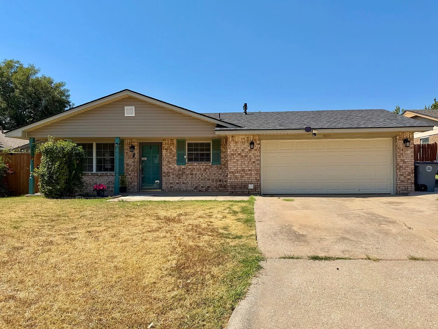 4 Bedroom — Photo 2