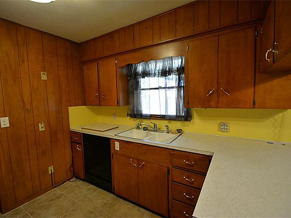 EVEN HAS A GARBAGE DISPOSAL.