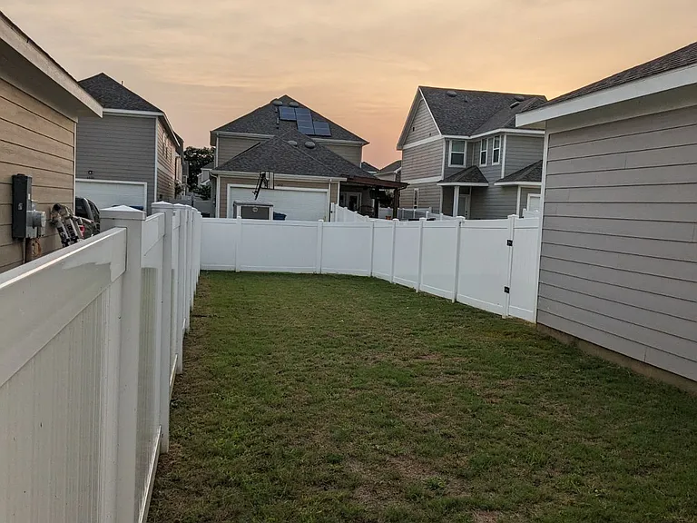 6033 Seguin Ct — Photo 22