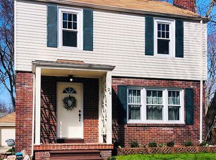 26 Illinois Ave, Pontiac, MI 48341