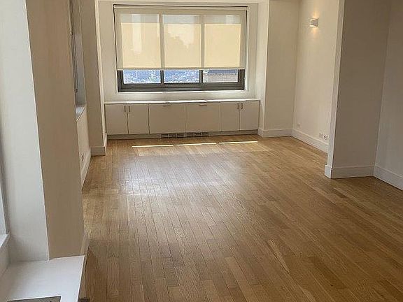 3rd image of 347 W 57th St APT 26D