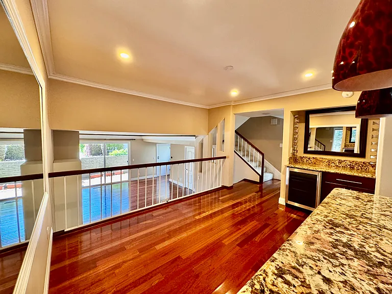Dining Room & Bar