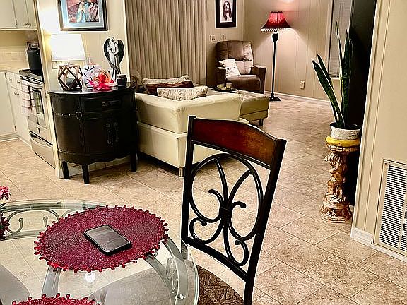 3rd image of 3908 Sabal Dr