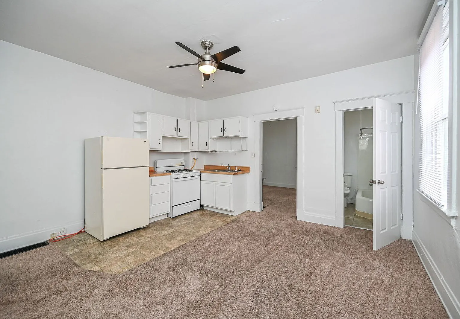 2 bed, 1.0 bath, 750 sqft, $1,595 — Photo 2