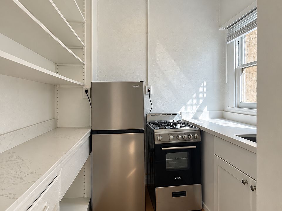 1st image of 929 Ofarrell St #3