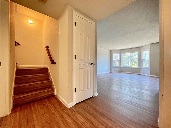 4th image of 915 Lincoln Way #2