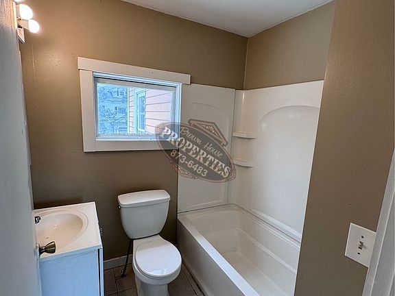 3rd image of 69 Pleasant St APT 2