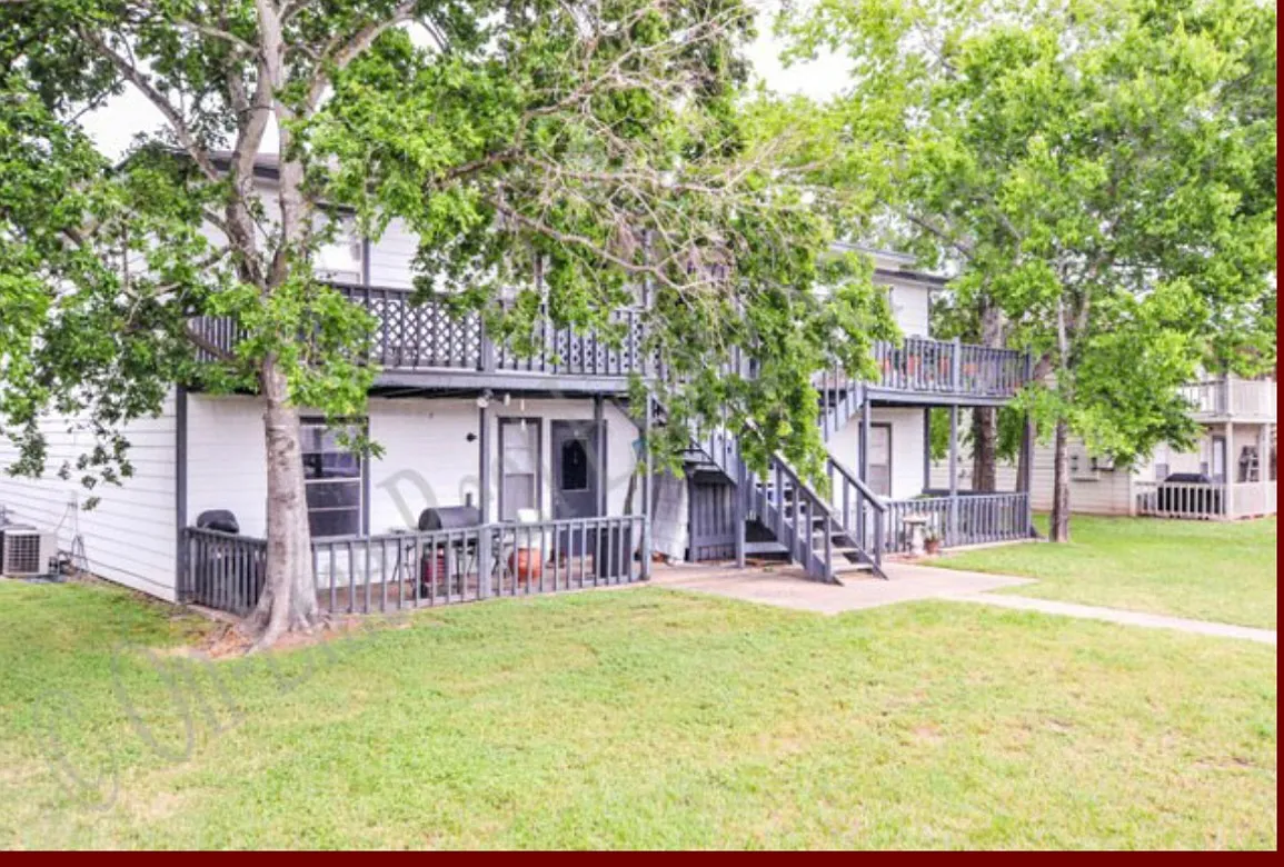 Building Photo - 704 Wellesley Ct #D