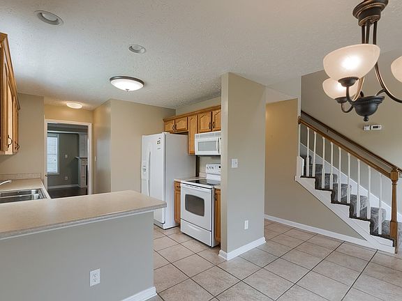 3rd image of 2209 Emerald Ct