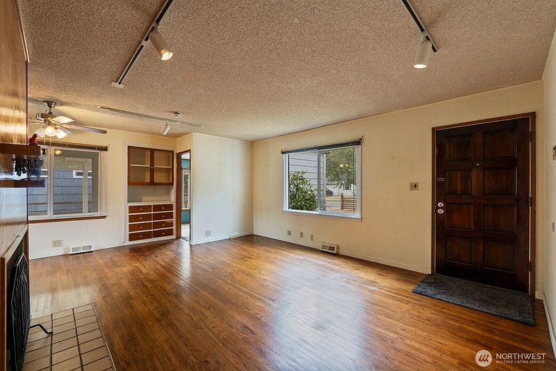 3rd image of 8216 21st Avenue NE