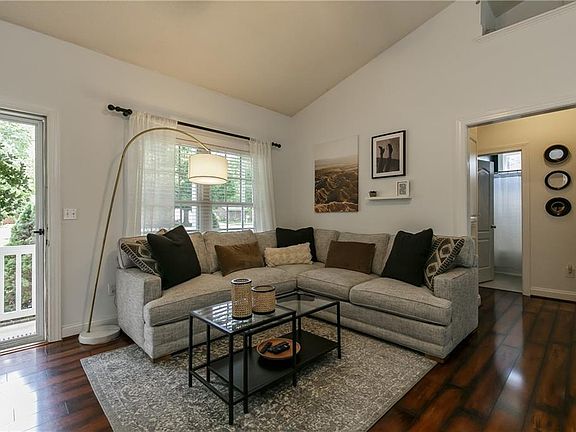 4th image of 604 Springwood Ave