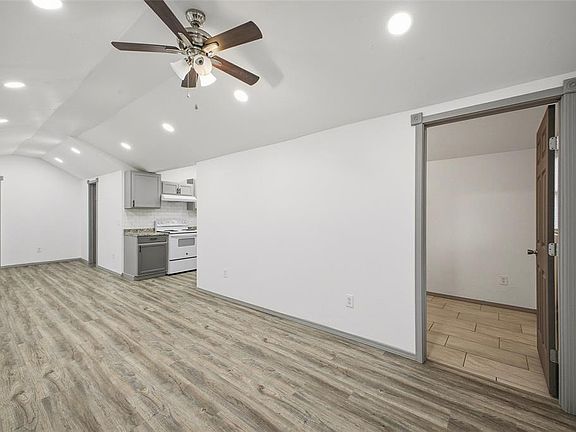3rd image of 713 SE 10th St