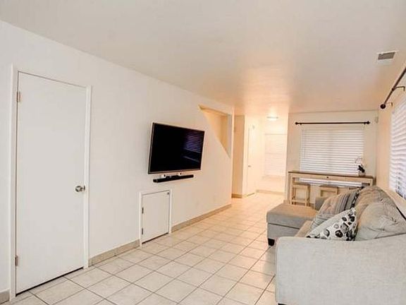 4th image of 1428 Vine Cir