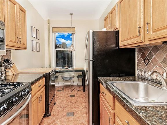 5th image of 472 Gramatan Ave #5T