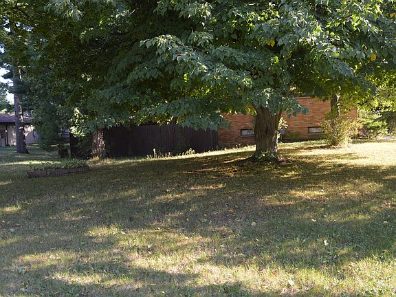 3rd image of 115 Oriole Dr