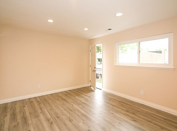 4th image of 570 Oxford Ave APT C