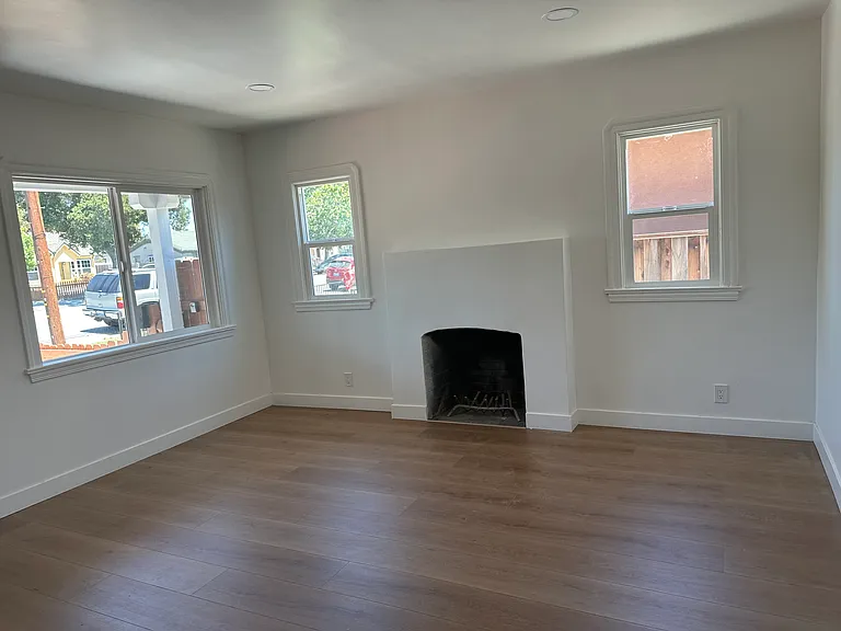 939 N 5th St — Photo 3