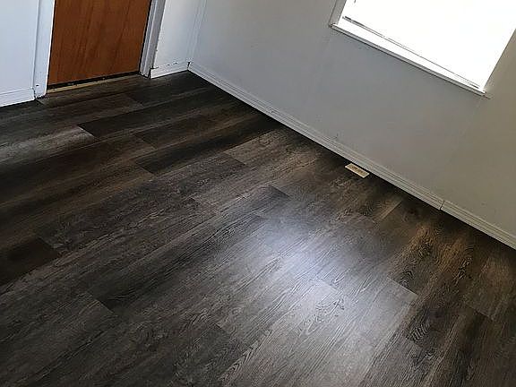 3rd image of 2403 Dewey Ave