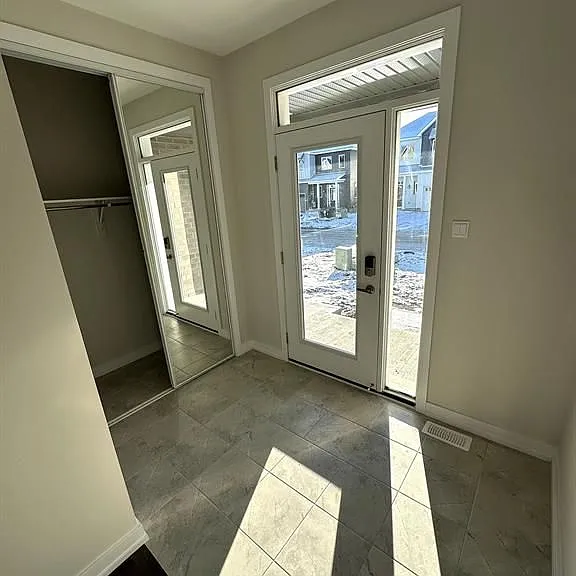 953 Seagrave Ln — Photo 2