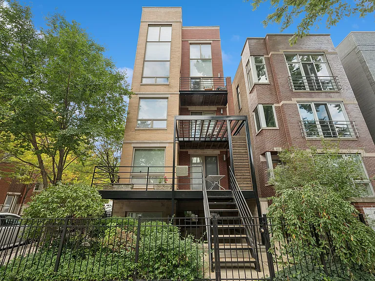 885 N Hermitage Ave #C — Photo 1
