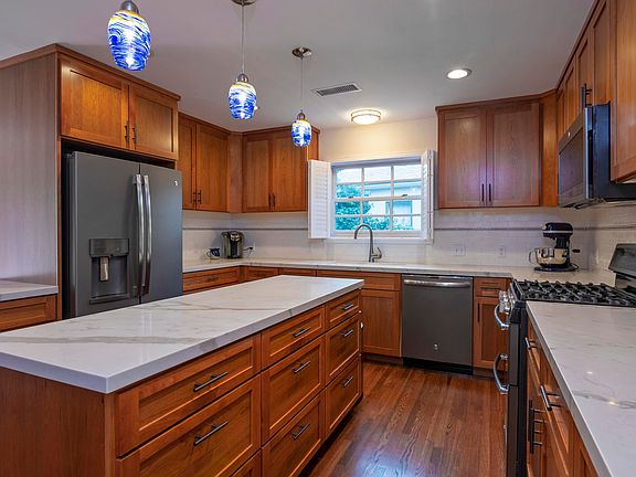 4th image of 2949 Valencia Dr
