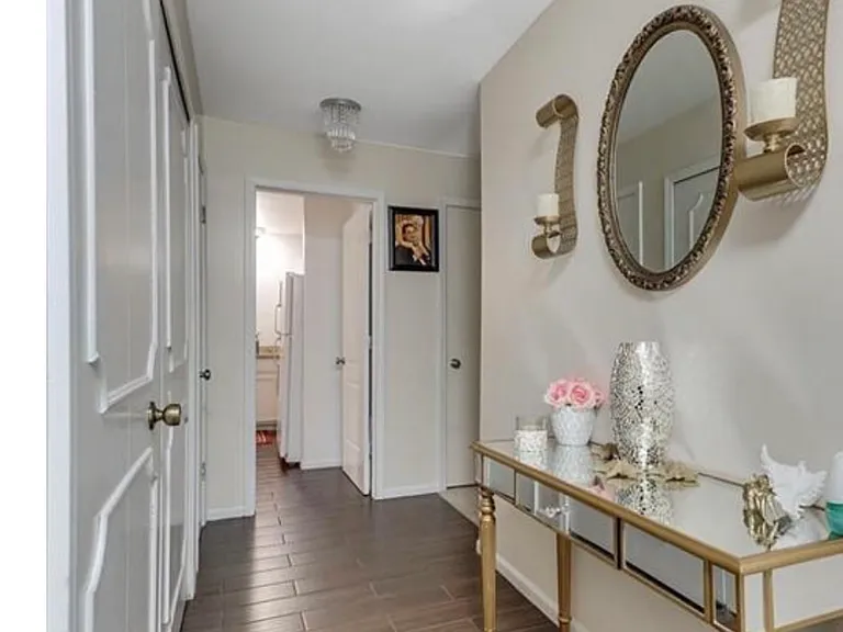 2472 Mulberry Sq — Photo 8
