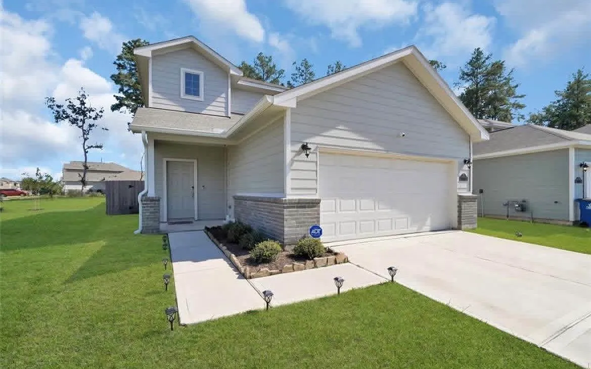 3 bed, 2.5 bath, 1691 sqft, $2,050 — Photo 2