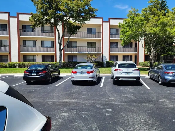 9655 N Belfort Circle #211, Tamarac, FL 33321