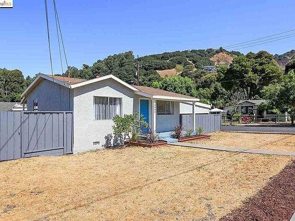 3rd image of 3999 Edgemoor Pl