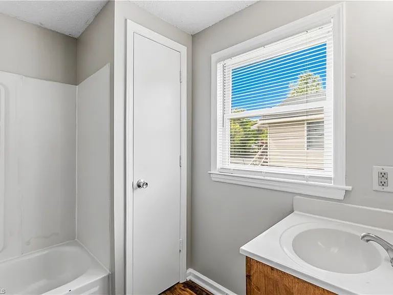 112 S Raleigh St — Photo 19