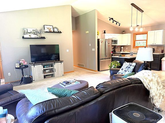 4th image of 2107 Spruce Ln