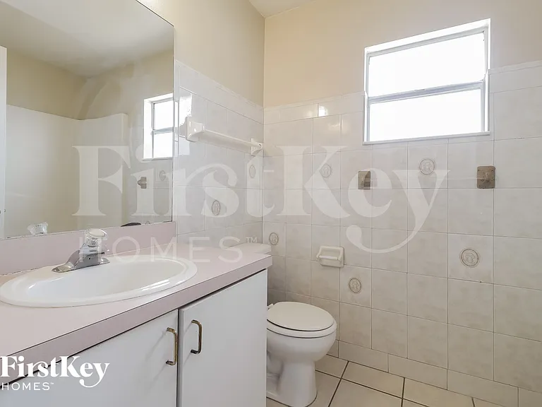 541 Albatross Dr — Photo 9