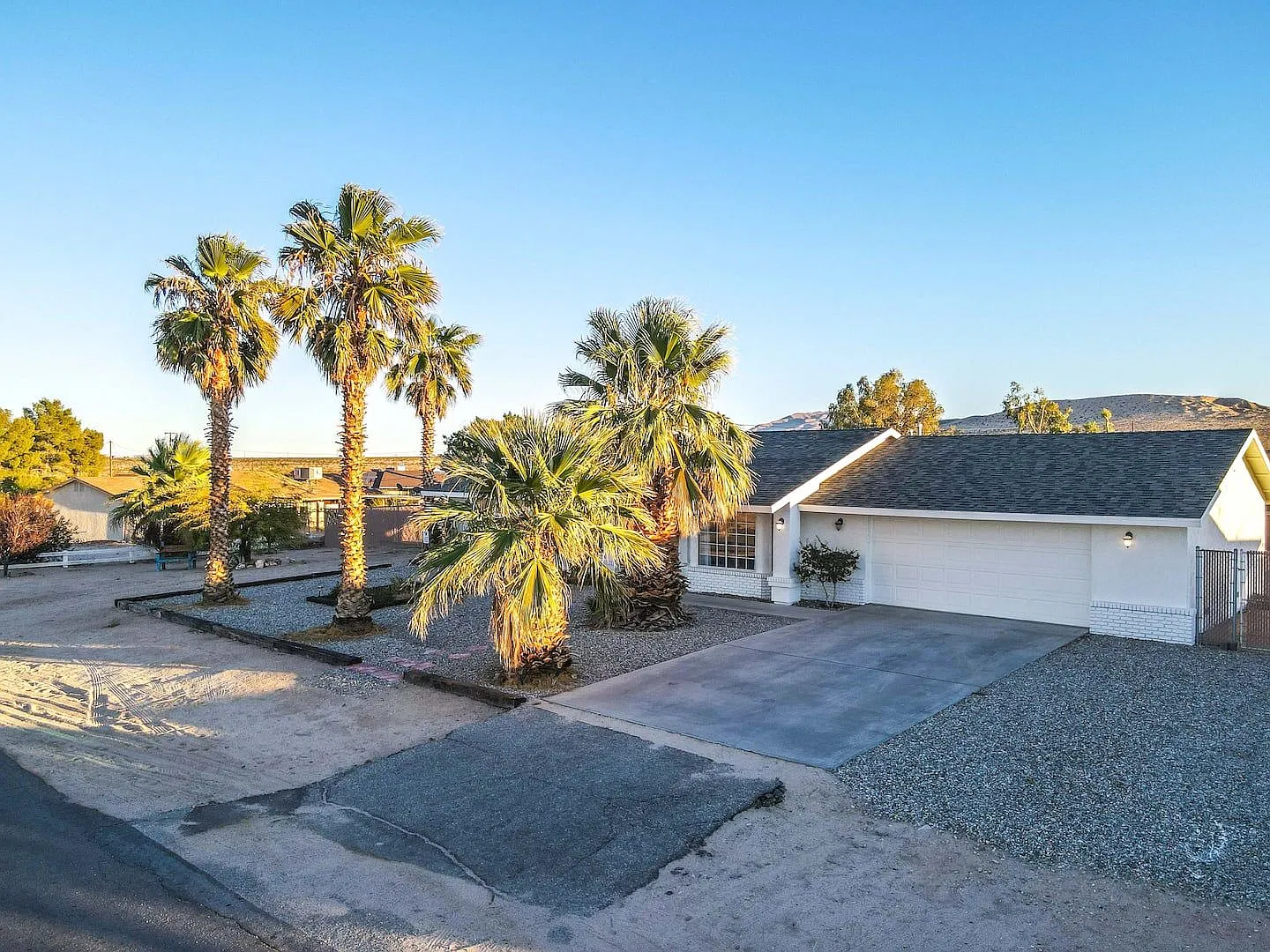 A Fully Furnished 3 Bedroom With Desert Mountain Views — Photo 4