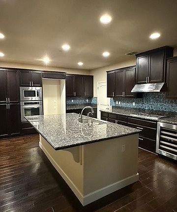3rd image of 928 N Campania Ct