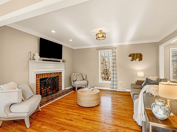 5th image of 208 Merrywood Dr