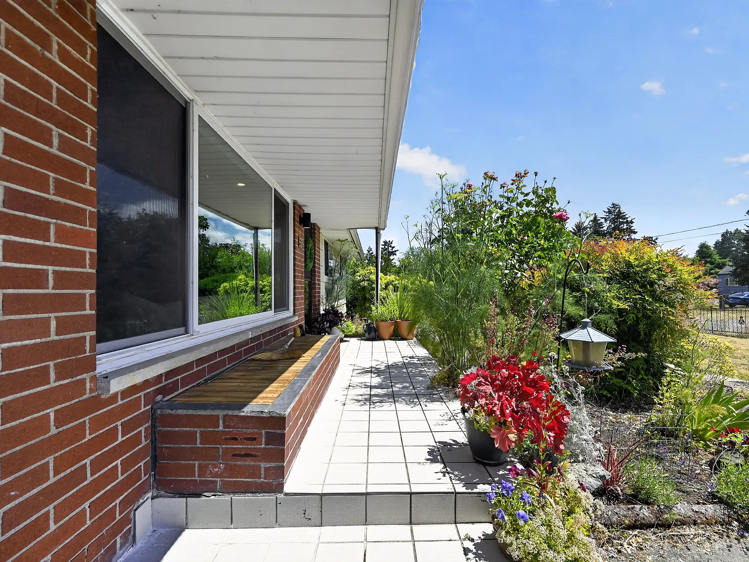 3 bed, 2064 sqft, $3,150 — Photo 3